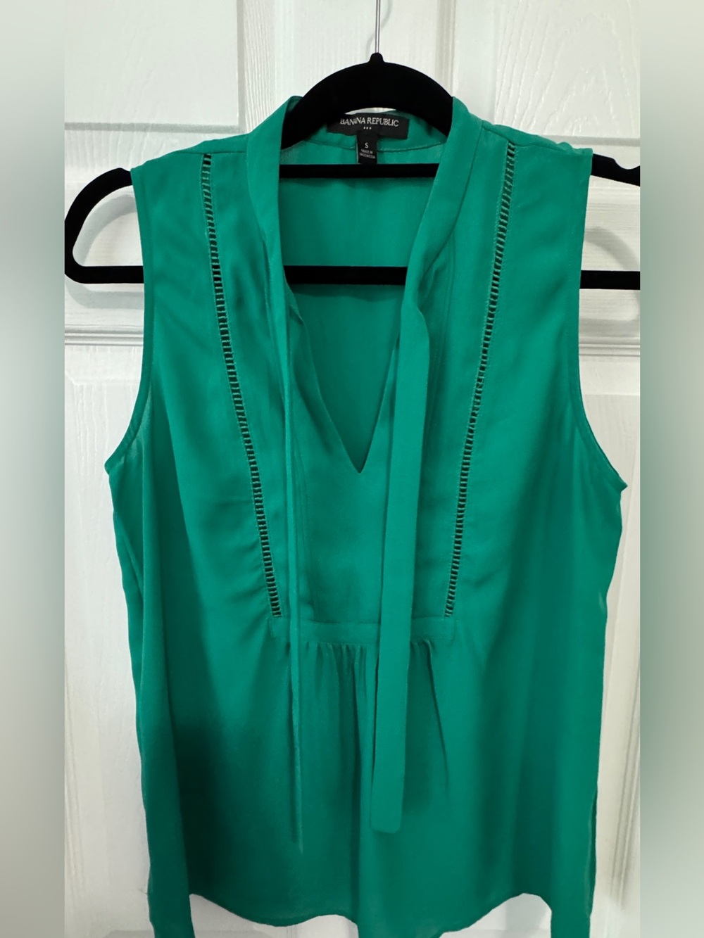 Banana Republic Teal Green Sleeveless V-Neck Blouse